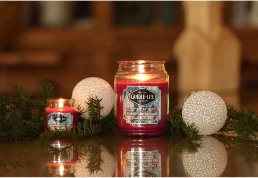 1 αρωματικό κερί με δαμάσκηνα.