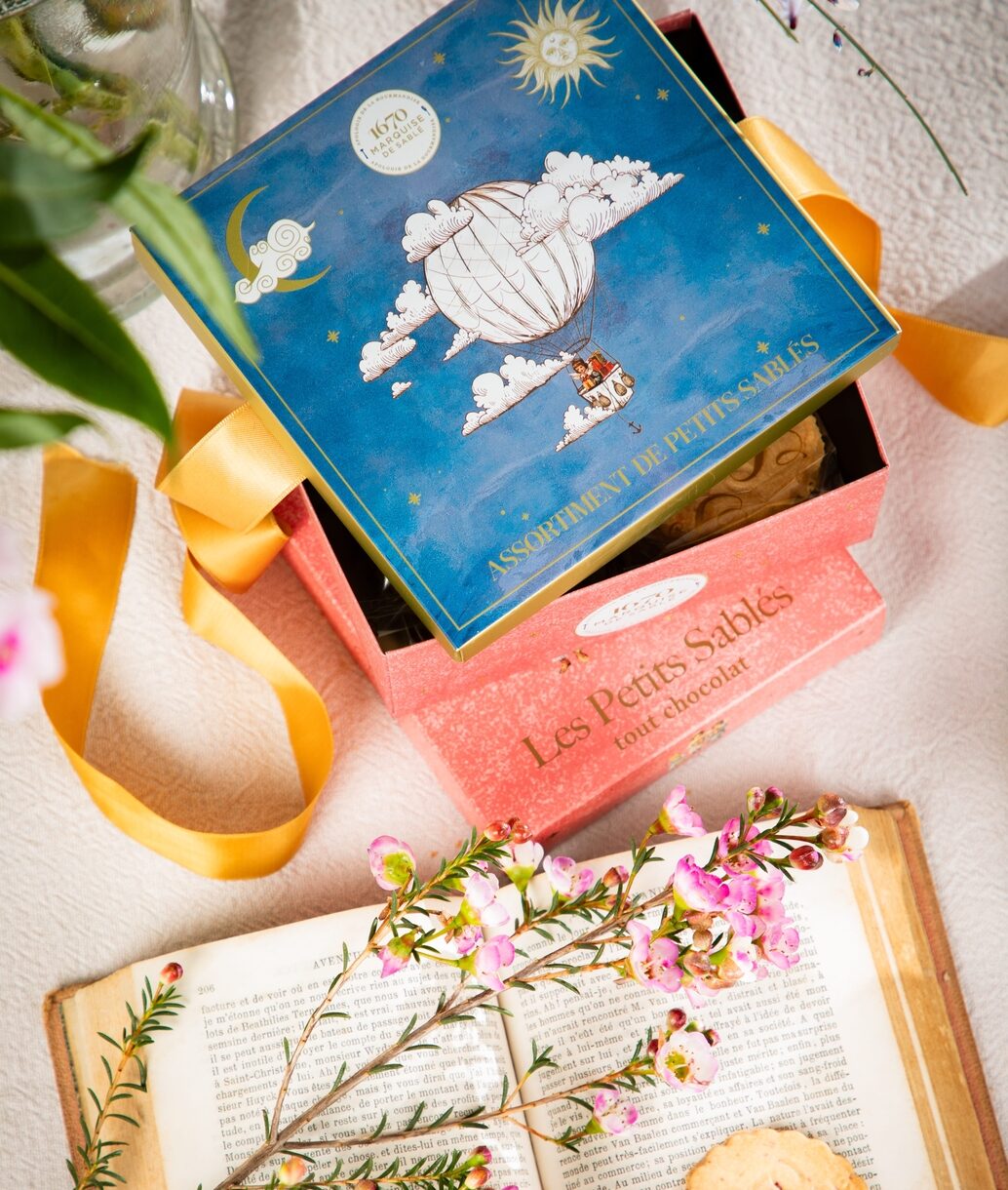 Mπισκότα βουτύρου σε μεταλλικό κουτί με βατόμουρο σε μεταλλικό κουτί 200g